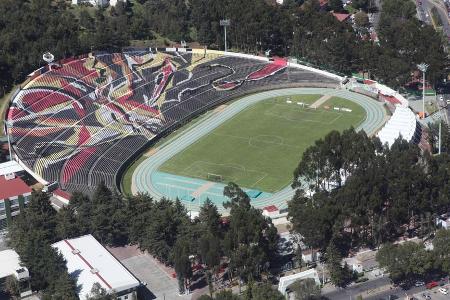Etwas mehr als 30.000 Zuschauer finden im Estadio Alberto Chivo De Córdoba Platz. Ein Großteil davon auf der Gegen'geraden',...