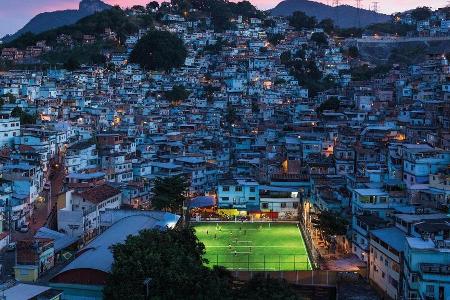 Der Shell Football Pitch in Brasilien ist nicht nur Teil einer beeindruckenden Kulisse, sondern auch auf anderer Ebene einma...