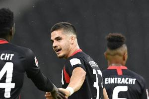 Eintracht schlägt 1860 mit Mühe