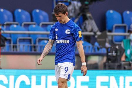 Tat sein Möglichstes, um die lahmende Schalke-Offensive in Schwung zu bringen. War lange Zeit komplett erfolgslos, ehe er we...