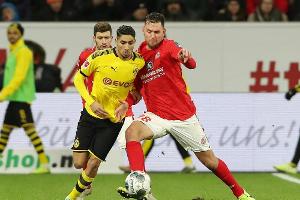 Mainz 05 stellt Stürmer Szalai frei
