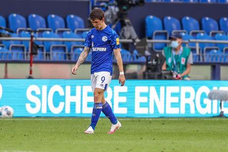 Bislang überhaupt kein Faktor im Offensivspiel der Königsblauen. Könnte mit seinen Tempodribblings für Torgefahr sorgen, noc...