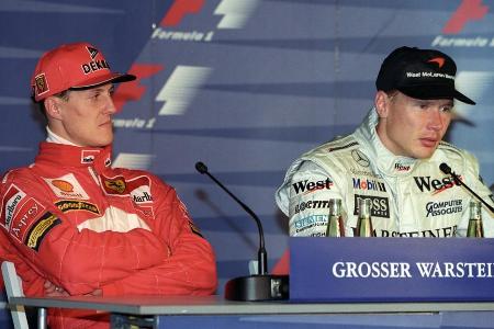 Punkgleich reisen die WM-Rivalen Michael Schumacher und Mika Häkkinen 1998 zum 'Luxemburg-GP' an den Nürburgring. Beim vorle...