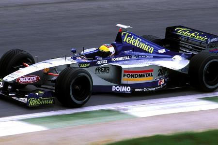 Ein Drama erlebt das von vielen F1-Fans geliebte Hinterbänkler-Team Minardi. Luca Badoer nutzt den turbulenten Rennverlauf, ...