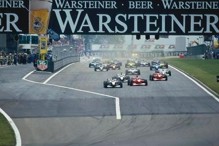 Schon als die Ampel beim Europa-GP 2000 erlischt, geht es ab wie Schnitzel. Mika Häkkinen silberpfeilt sich von Startplatz 3...