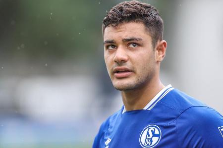 Machte in der Schalker-Abwehr gegen den Ball lange Zeit noch den besten Eindruck. Verlor dann aber komplett den Faden: Versc...