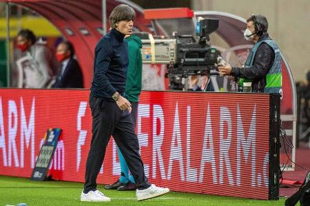 Spätestens nach der peinlichen 0:6-Klatsche gegen Spanien steht Bundestrainer Joachim Löw mit dem Rücken zur Wand. Deutschla...