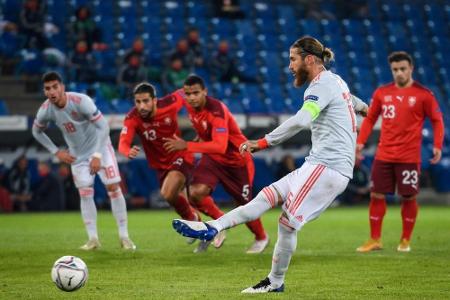 Schweiz trotzt Spanien Remis ab - zwei Fahrkarten von Europarekordler Ramos