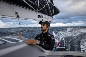 Vendee Globe: Segler Herrmann schiebt sich auf Platz 6 - und knutscht sein Schiff