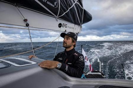 Vendee Globe: Segler Herrmann schiebt sich auf Platz 6 - und knutscht sein Schiff Vendee Globe: Segler Herrmann schiebt sich auf Platz 6 - und knutscht sein Schiff