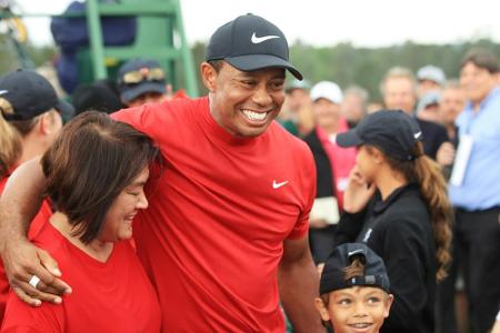 Turnierdebüt von Tiger Woods mit Sohn Charlie