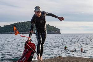 Extremtriathlet Deichmann wechselt nach Rekordschwimmstrecke auf das Fahrrad