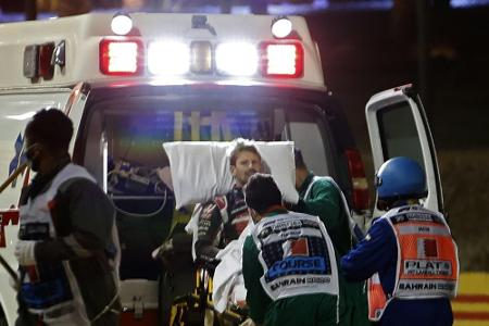 Keine Brüche, Verbrennungen an den Händen: Grosjean bleibt über Nacht im Krankenhaus Keine Brüche, Verbrennungen an den Händen: Grosjean bleibt über Nacht im Krankenhaus