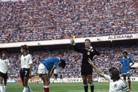 KNVB trauert um Corver: Schiedsrichter des WM-Halbfinals von 1982 gestorben