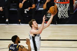 NBA: Pöltl verlängert bei San Antonio Spurs