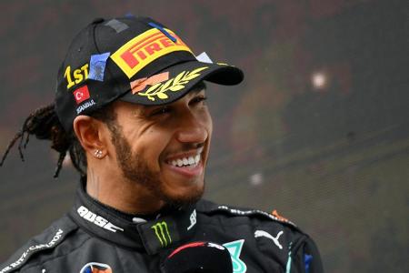 Formel 1: Hamilton gewinnt in Bahrain - Grosjean übersteht Horrorcrash