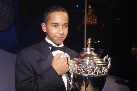 Als Lewis Hamilton zwölf Jahre alt ist, nehmen Buchmacher erste Wetten auf einen zukünftigen Formel-1-Sieg des Briten an. Im...