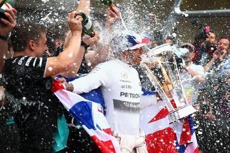 Sein sportlicher Erfolgszug setzt sich in der Saison 2015 weiter fort. Hamilton liefert sich mit Nico Rosberg erneut einen Z...