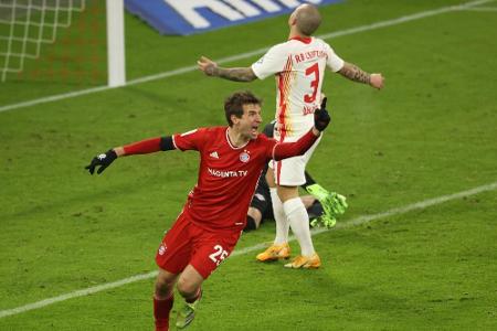 Müller rettet wankende Bayern in turbulentem Spitzenspiel