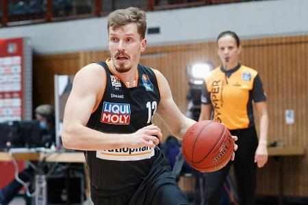 Basketball: Spitzenquartett weiter ungeschlagen - erste Merlins-Niederlage Basketball: Spitzenquartett weiter ungeschlagen - erste Merlins-Niederlage