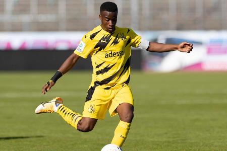 Ab dem 20. November wird es spannend. Dann feiert das Mega-Talent seinen 16. Geburtstag und darf offiziell in der Bundesliga...