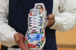 Adidas-Schuh mit Meißner Porzellan soll Millionen-Marke knacken