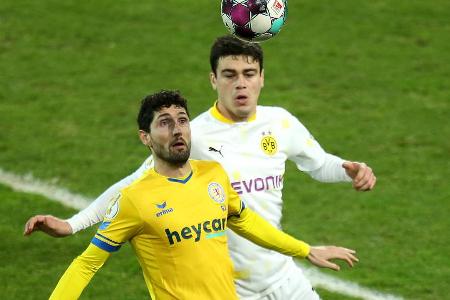 Wie auch Sancho mit einer diskreten Leistung. Verstrickte sich in Dribblings gegen mehrere Gegenspieler - meist erfolglos. V...