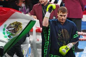 Boxen: Alvarez schlägt Smith und holt sich zwei WM-Gürtel