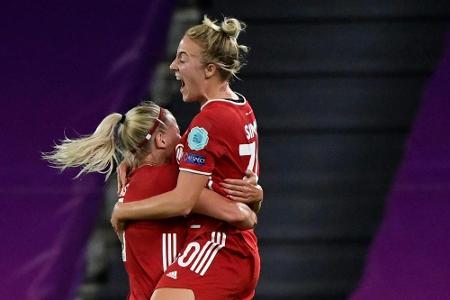 Bayerns Fußball-Frauen mit makelloser Bilanz in die Winterpause Bayerns Fußball-Frauen mit makelloser Bilanz in die Winterpause