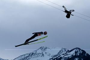Lokalmatador Geiger gewinnt Tournee-Auftakt in Oberstdorf