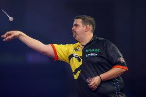 "Sauer auf mich selbst": Darts-Hoffnung Clemens scheitert in Achtelfinal-Drama