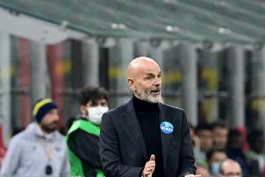 Negativer Coronatest: Milan-Trainer Pioli zurück auf der Bank