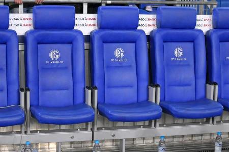 Beim FC Schalke 04 gibt es auf der Trainerbank seit Jahren ein munteres Kommen und Gehen. Im Jahr 2020 durften gleich vier C...