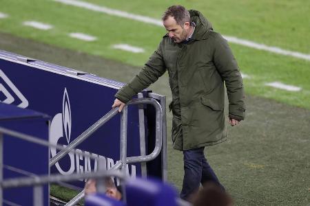 Manuel Baum übernahm das Ruder - und fuhr die Kiste spektakulär an die Wand. Der ehemalige Augsburg-Coach hielt es genau 80 ...