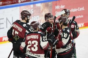 Saisonstart im Eishockey: DEG siegt im Geisterderby