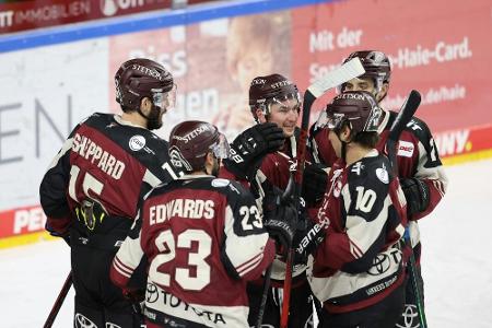 Saisonstart im Eishockey: DEG siegt im Geisterderby