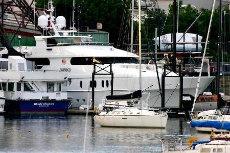 Die Golf-Legende ist Besitzer einer 47,2 Meter langen Yacht namens 'Privacy'. Ein Fitnessstudio, eine extra Druckkammer zum ... Die Golf-Legende ist Besitzer einer 47,2 Meter langen Yacht namens 'Privacy'. Ein Fitnessstudio, eine extra Druckkammer zum ...