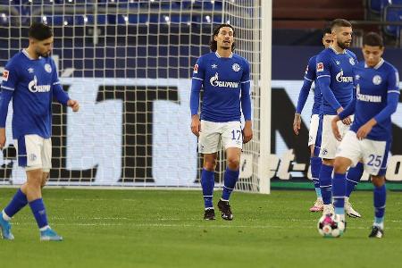 Die sportliche Krise wirft einen dunklen Schatten über den Rudi-Assauer-Platz. Seit 24 Spielen wartet der FC Schalke 04 nun ...