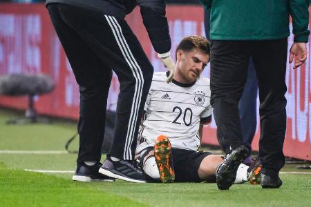 Traf in der Anfangsphase am Ball wiederholt nicht nachvollziehbare Entscheidungen und verstrickte sich in zu komplizierte Id...