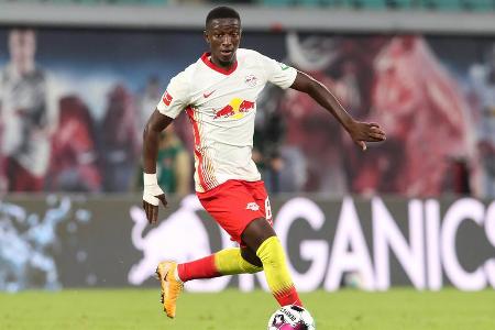 Bewegte sich aufmerksam durchs Mittelfeld und half seinen Kollegen nach Kräften, die Gegenspieler unter Druck zu setzen. Sch...