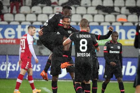 Trotz überzeugender Leistungen sucht Bayer Leverkusen offenbar weiter nach einem Außenverteidiger. Wie 'Sky' berichtet, habe...