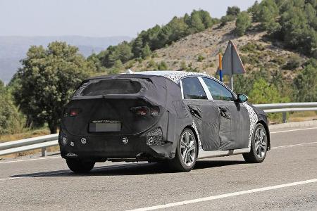 Insgesamt soll der neue Ceed dynamischer auftreten. Bei der Technik steht wieder der i30 vom Kia-Mutterkonzern Hyundai Pate....