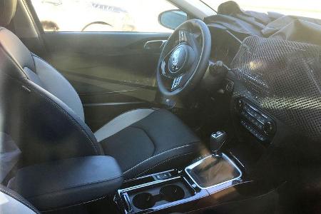 Wie beim i30 sind auch im Cee’d sieben Airbags, ein Notbremsassistent, Tempomat mit adaptiver Abstandsregelung und Stoppfunk...