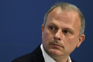 Schalke: Schneider wehrt sich gegen Kritik der Ultras