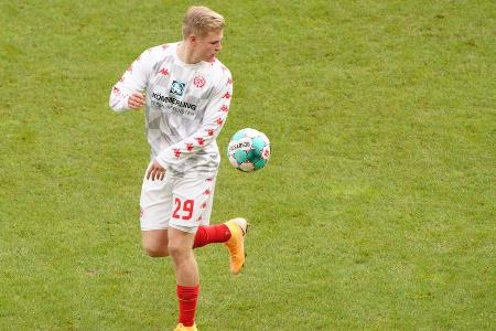 Brachte mit seinen Bewegungen zu Beginn an viel Zug in Richtung Tor und lief der Bayern-Abwehr verlässlich davon. Scheiterte...