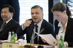 Fasel bereut Umarmung mit Lukaschenko: "Es ist mir auch peinlich"