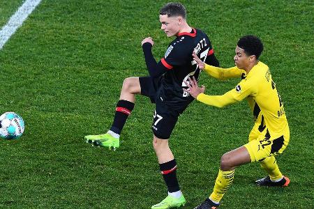 Zum Abschluss der Hinrunde besiegte Bayer Leverkusen den BVB mit 2:1 (1:0). Spätestens Mitte der zweiten Halbzeit entwickelt... Zum Abschluss der Hinrunde besiegte Bayer Leverkusen den BVB mit 2:1 (1:0). Spätestens Mitte der zweiten Halbzeit entwickelt...