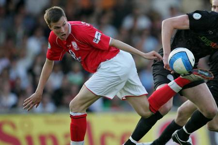 Bei Rot Weiss Ahlen begann im Jahr 2006 die Profi-Karriere des Kevin Großkreutz. 2008 stieg er mit dem Klub in die 2. Bundes...