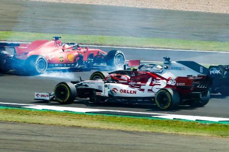 Diesmal dauert es nur wenige Meter, bis sich Vettel einen folgenschweren Patzer leistet. Schon in Kurve eins verliert der De...
