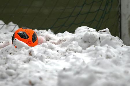 Wintereinbruch in Dresden: Dynamo-Spiel gegen Bayern II abgesagt Wintereinbruch in Dresden: Dynamo-Spiel gegen Bayern II abgesagt